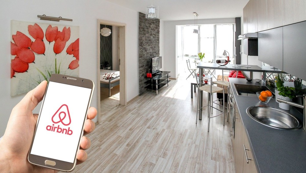 Οι ιδιοκτήτες εγκαταλείπουν μαζικά το Airbnb