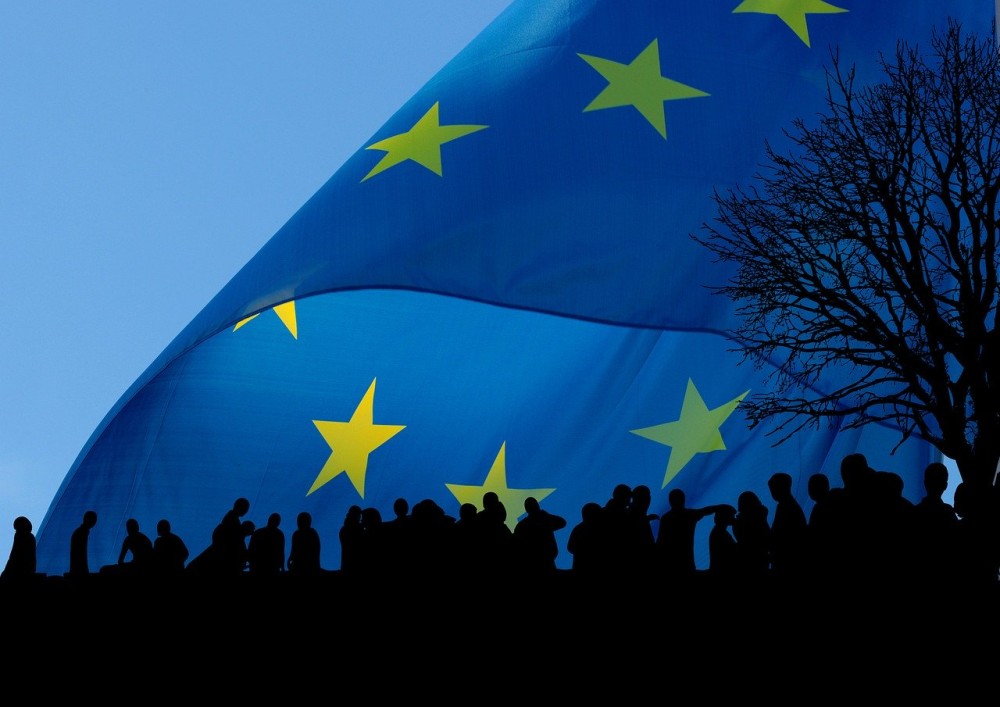 ΕΕ: Κορωνο-ομόλογο ζητούν δύο επίτροποι