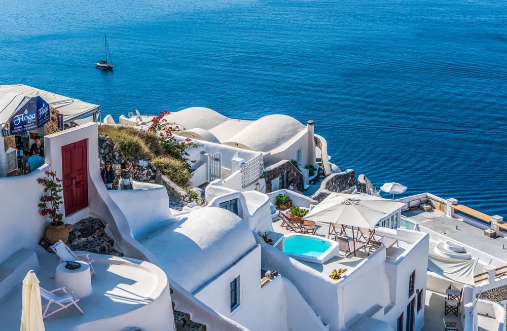 Επιδότηση των διακοπών των Ελλήνων προτείνει το ΕΒΕΑ