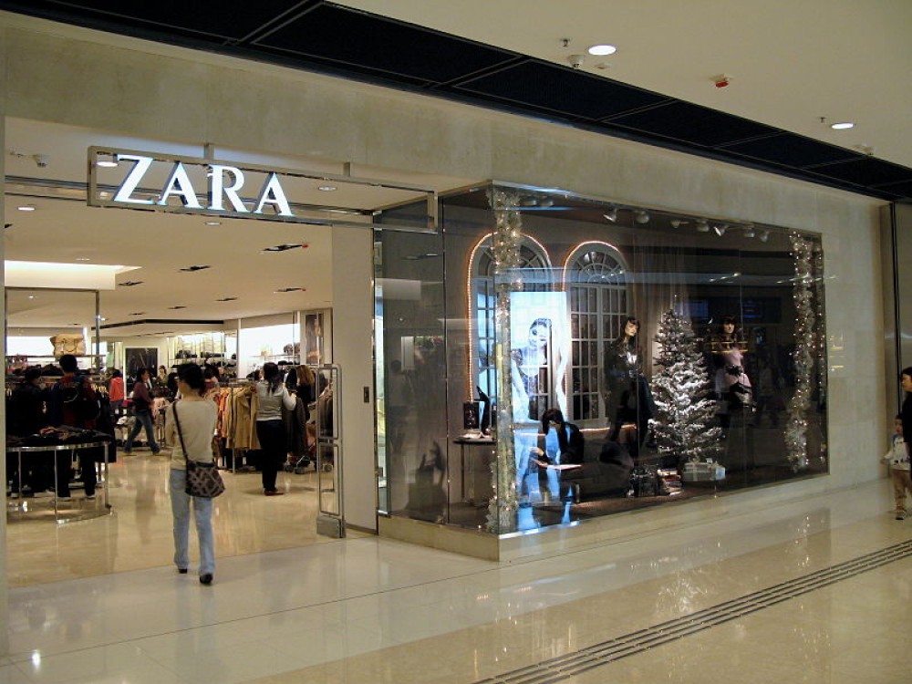 Κλείνουν χιλιάδες καταστήματα Zara που πλέον θα φτιάχνει&#8230; μάσκες&#33;