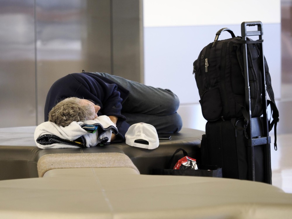 Χάος στα αεροδρόμια από τις απεργίες εργαζομένων