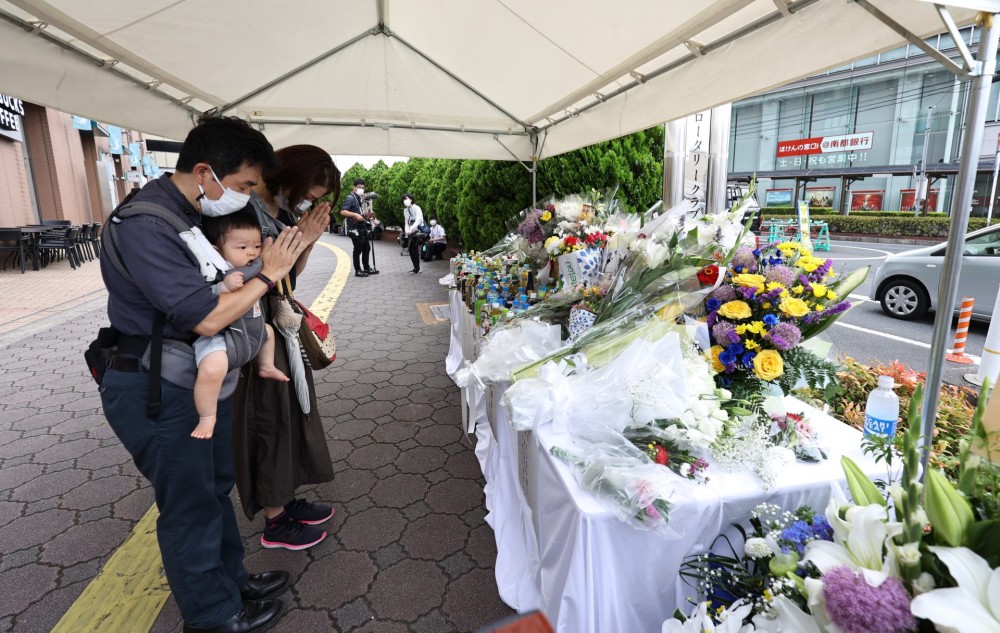 Ιαπωνία: Σε κατάσταση σοκ η χώρα μία ημέρα μετά τη δολοφονία του  Άμπε