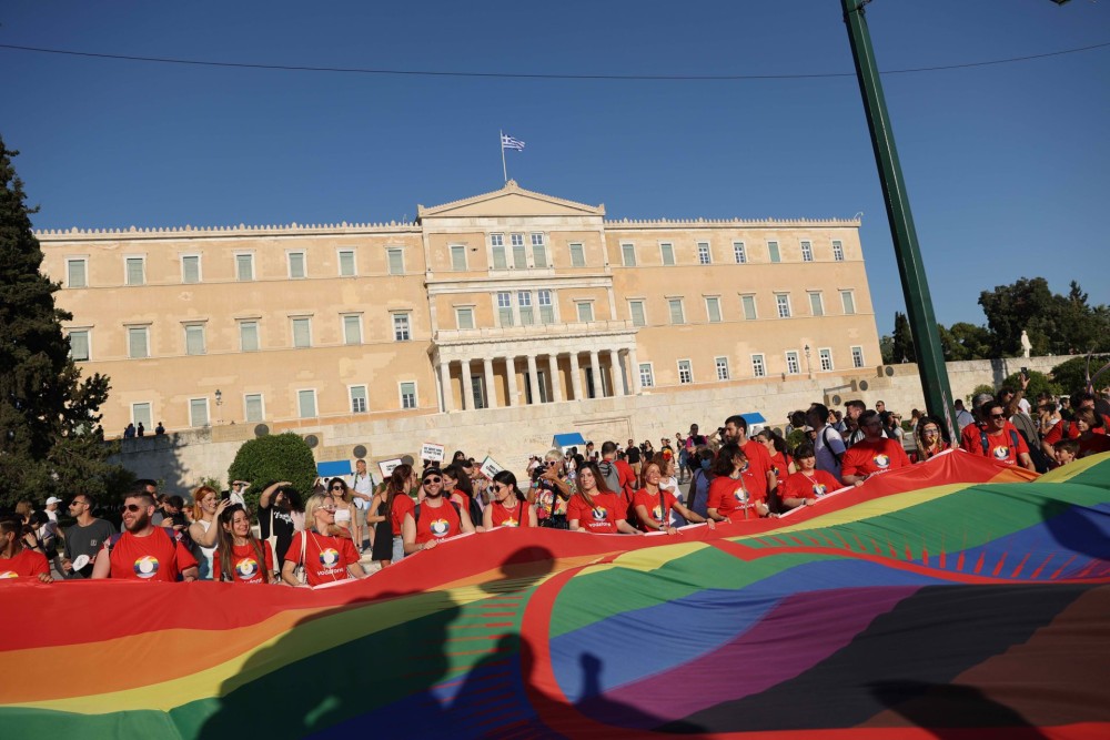Bloomberg :Η Ελλάδα εντείνει τις προσπάθειες για την προώθηση των δικαιωμάτων της ΛΟΑΤΚΙ + κοινότητας