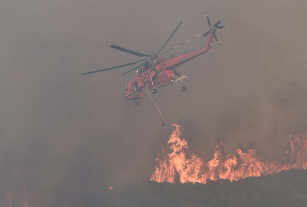 Φωτιά απειλεί 3 κοινότητες στην Ηλεία