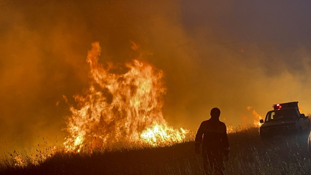 Καλύτερη η εικόνα της φωτιάς στην Ηλεία-Επιχειρούν τα εναέρια μέσα