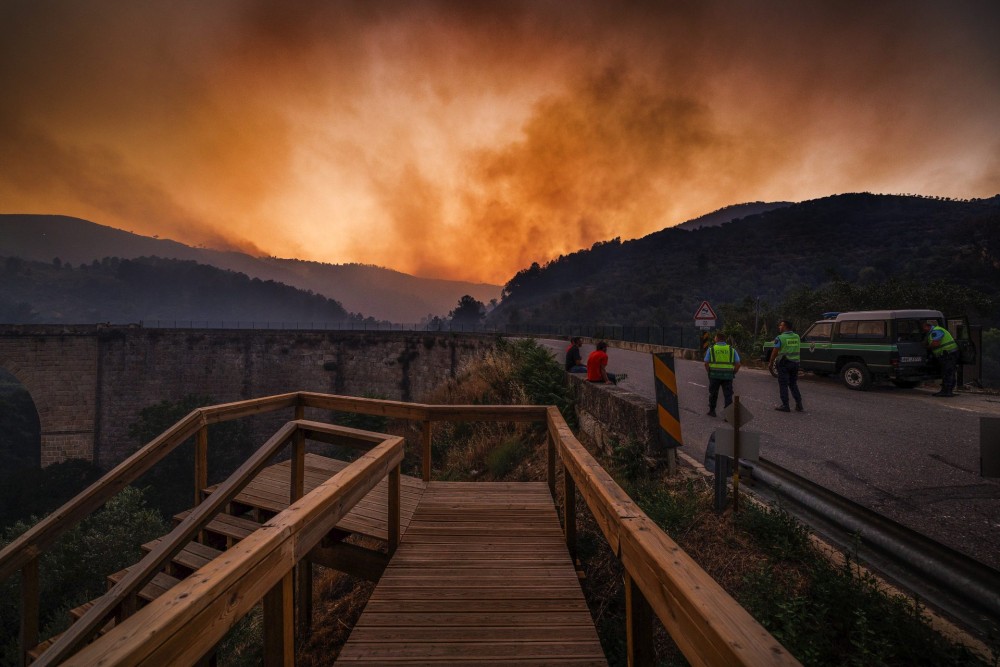 Ακραίο κύμα καύσωνα στη Δ. Ευρώπη- Καταστροφικές φωτιές σε Γαλλία, Ισπανία, Πορτογαλία