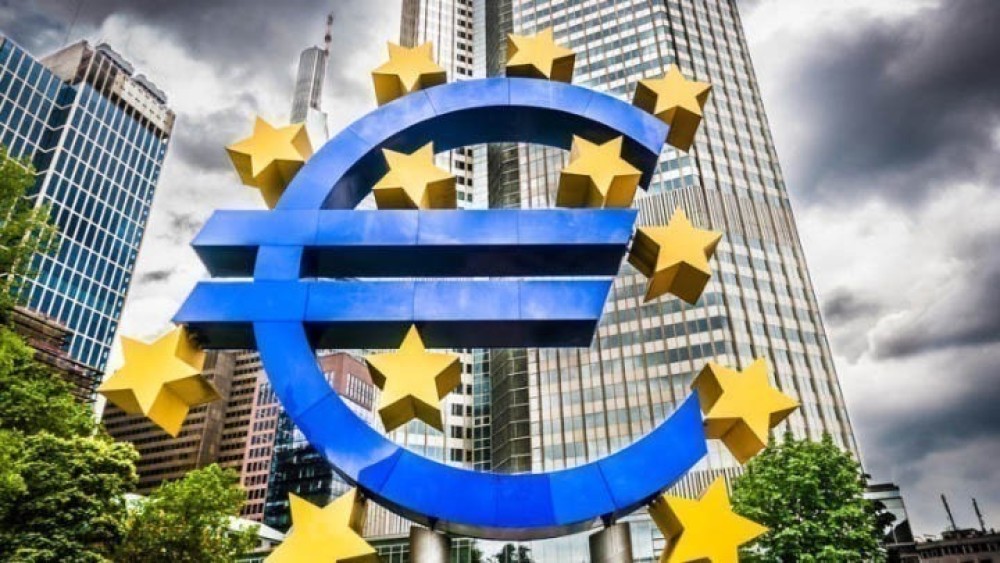 Το ευρώ σε χαμηλότερο 20ετιας έναντι του δολαρίου