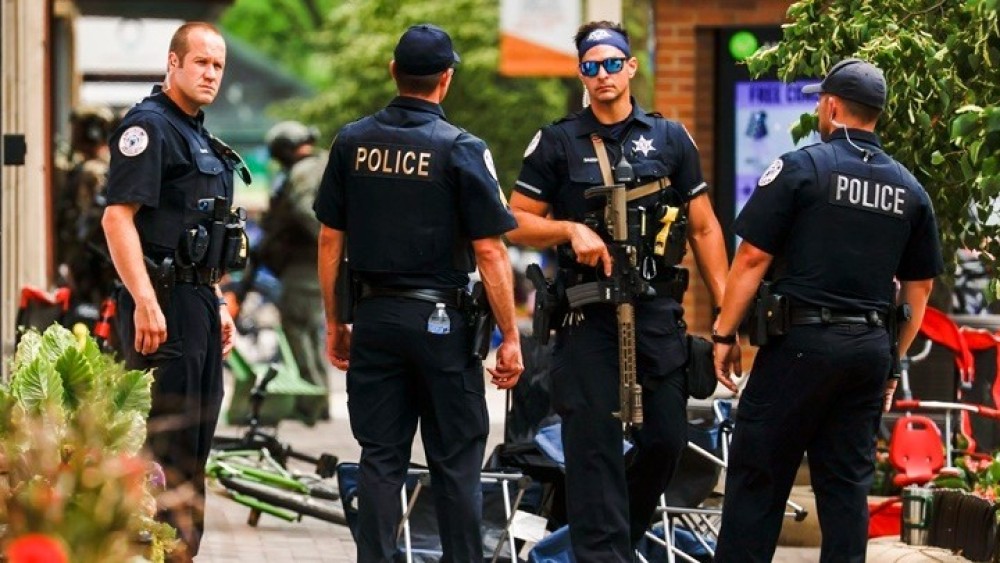 ΗΠΑ: Συνελήφθη 22χρονος για την πολύνεκρη επίθεση στο Χάιλαντ Παρκ