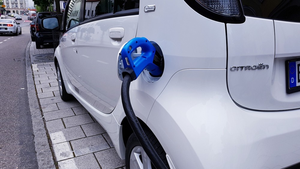 Ηλεκτρικά αυτοκίνητα: Οι νέες μπαταρίες μειώνουν σημαντικά το αποτύπωμα άνθρακα