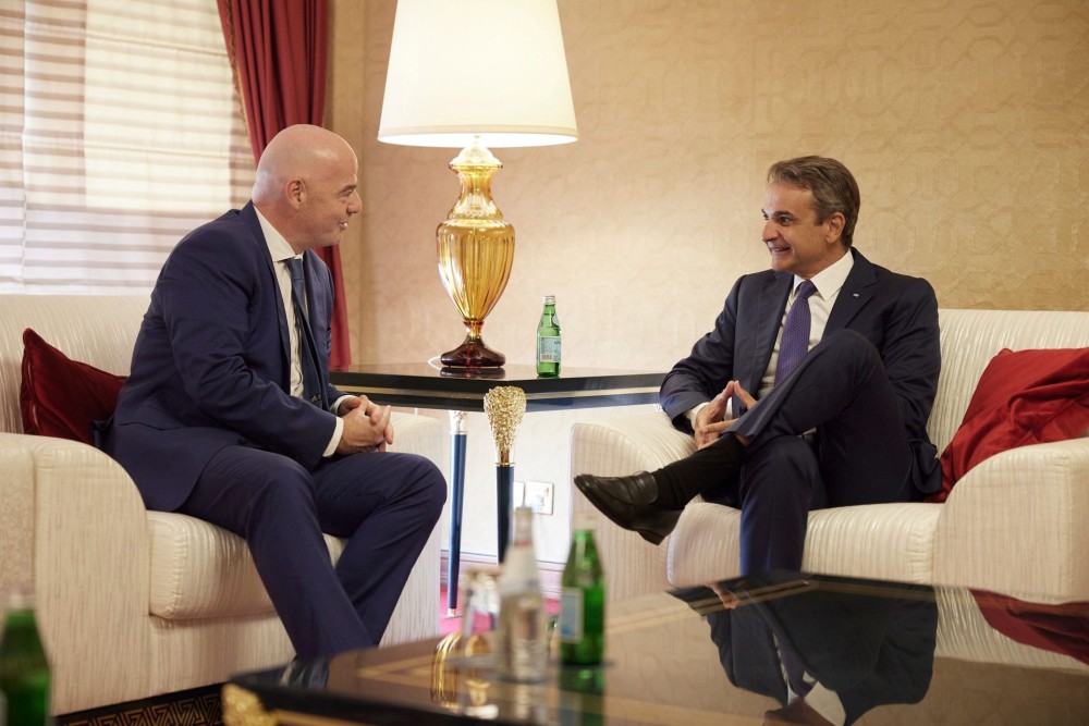 Συνάντηση Μητσοτάκη με τον πρόεδρο της FIFA στο Κατάρ