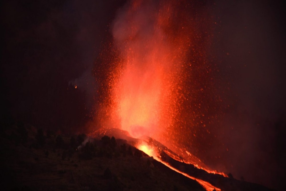 Εξερράγη ηφαίστειο στην Ισλανδία (Βίντεο)