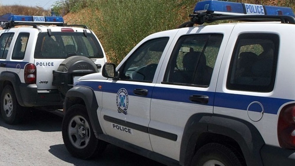 Σέρρες: Μετέφερε παράνομα μετανάστες με κλεμμένο αυτοκίνητο κρυμμένους και στο πορτμπαγκάζ