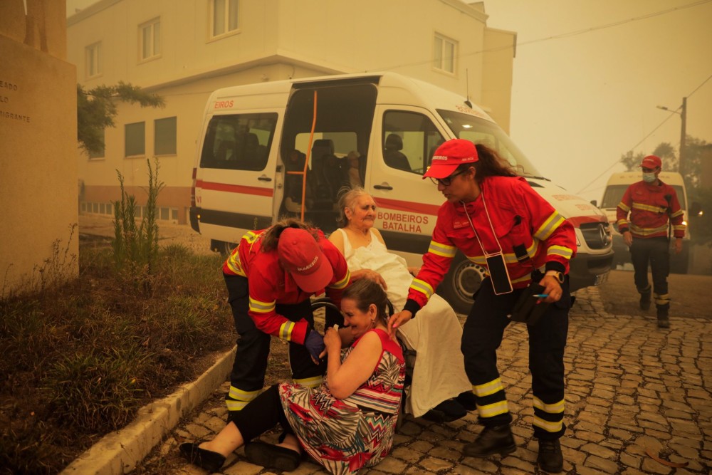 Σε κατάσταση συναγερμού η Πορτογαλία-Εξακολουθεί να δίνει μάχη με τις φωτιές
