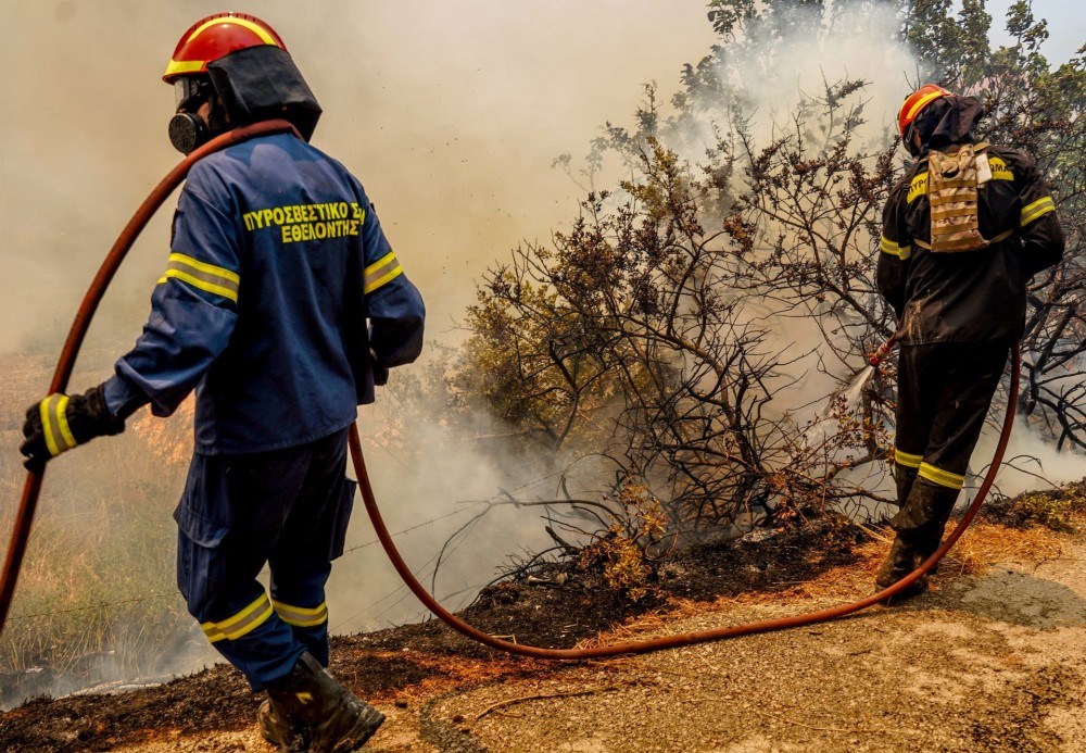 Εκκένωση οικισμού στην Κέρκυρα λόγω φωτιάς