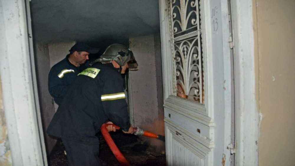 Φωτιά και εκρήξεις σε πολυκατοικία στην Ξάνθη (Βίντεο)