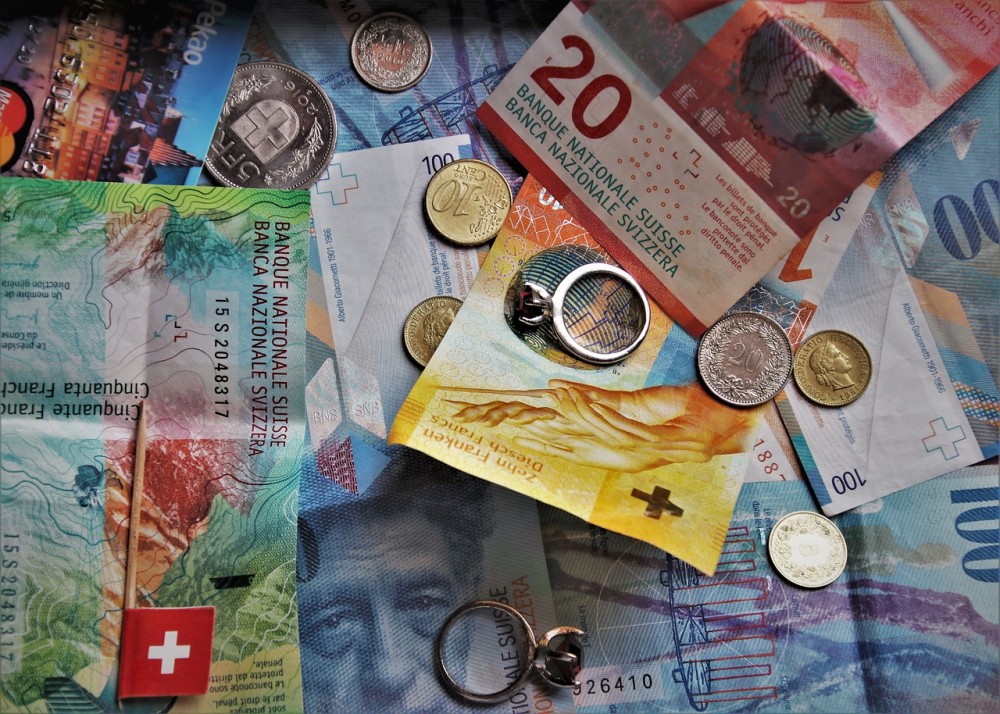 Κινδυνεύουν τα σπίτια δανειοληπτών σε ελβετικό-Χιλιάδες υπογραφές σε Κομισιόν και ελληνική Βουλή