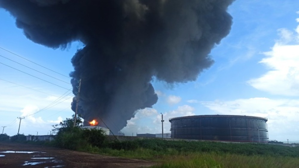 Πυρκαγιά σε πετρελαϊκές εγκαταστάσεις στην Κούβα-Αγνοείται η τύχη 17 πυροσβεστών