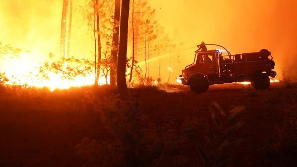Γαλλία: Μάχη με φωτιά-τέρας στο Μπορντό
