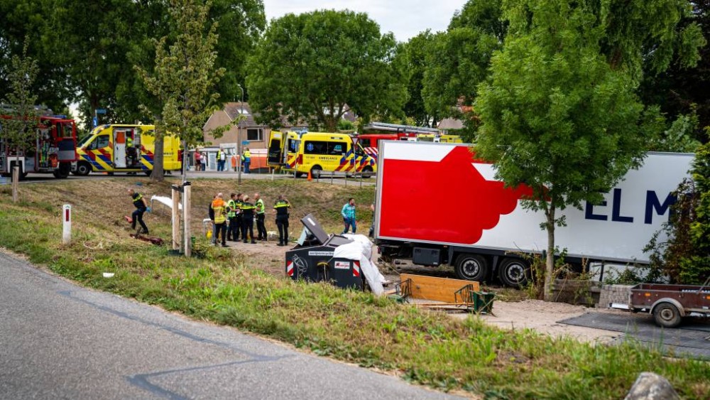 Ολλανδία: Τουλάχιστον δύο νεκροί όταν φορτηγό έπεσε σε υπαίθριο μπάρμπεκιου