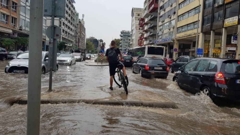 Καταιγίδα στη Θεσσαλονίκη: Τουλάχιστον 80 κλήσεις στην Πυροσβεστική -Πρόγνωση καιρού από την ΕΜΥ