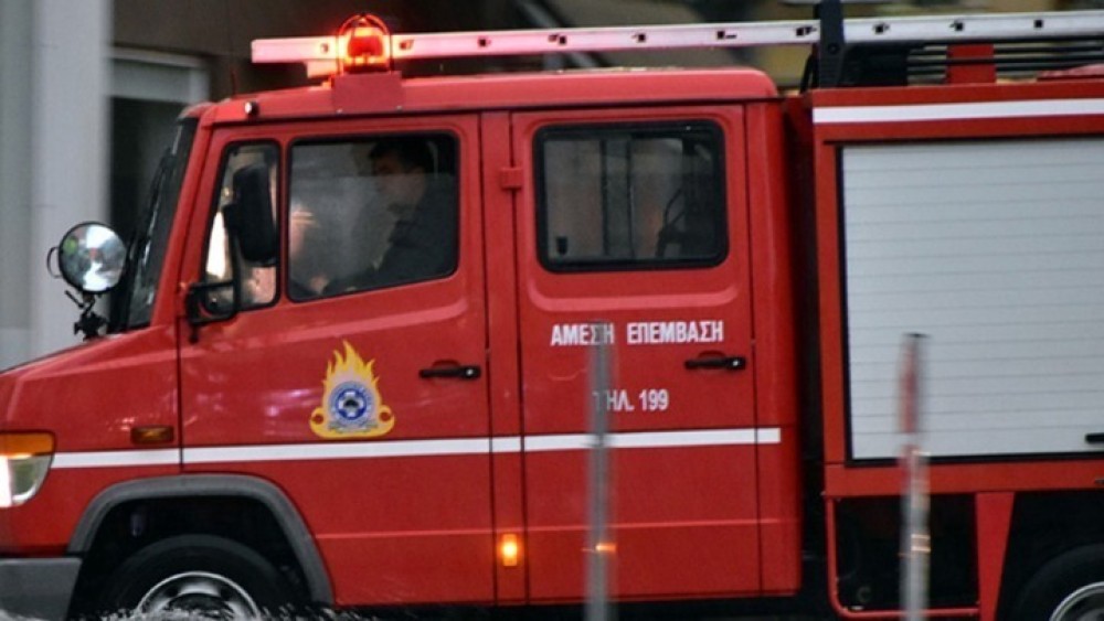 Φωτιά στην Αντίπαρο - Ξεκίνησε από όχημα και επεκτάθηκε σε έκταση