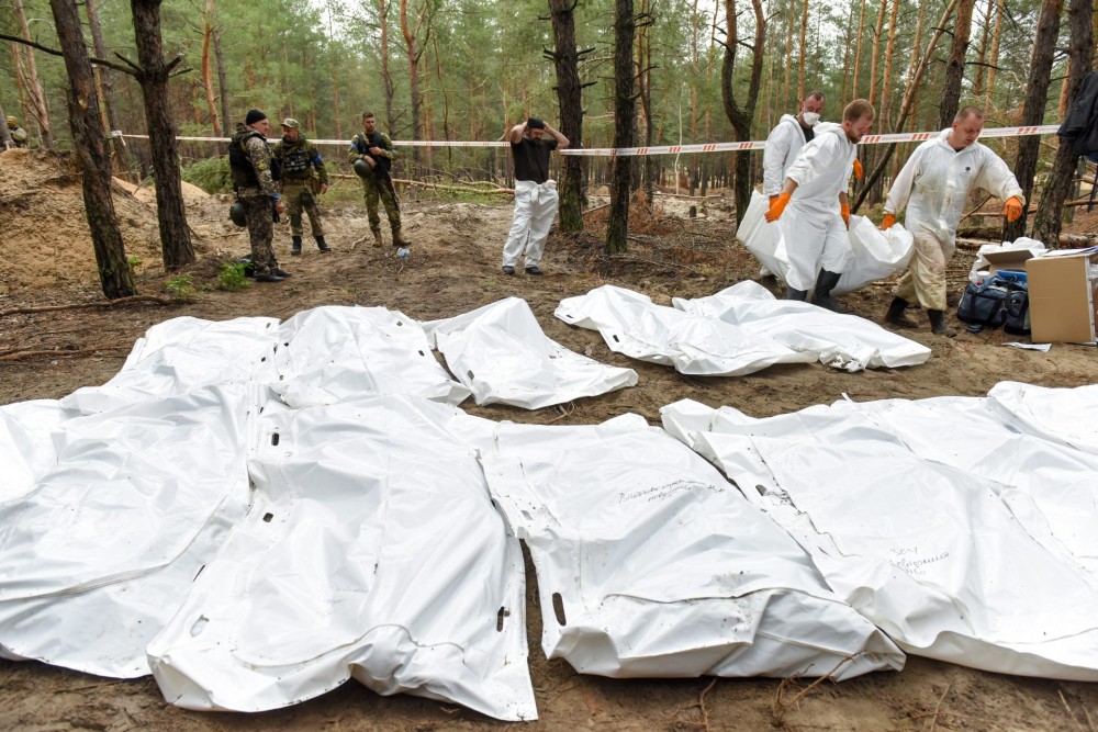 ΕΕ: Η τσεχική προεδρία ζήτησε ειδικό δικαστήριο για τους νεκρούς στο Ιζιούμ