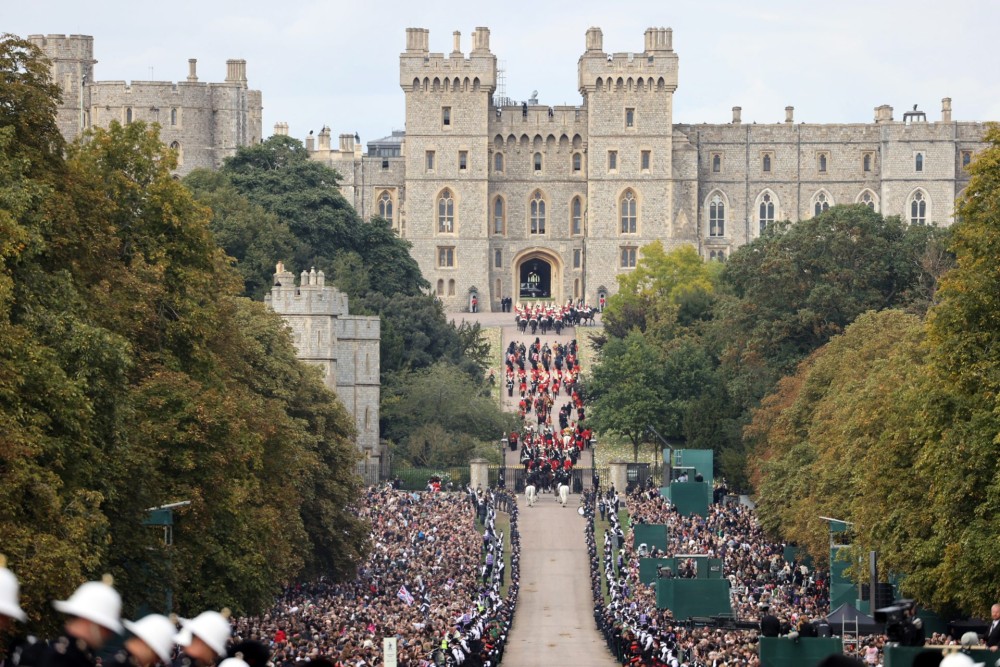 Βρετανία: 250.000 άνθρωποι προσκύνησαν το φέρετρο της βασίλισσας Ελισάβετ
