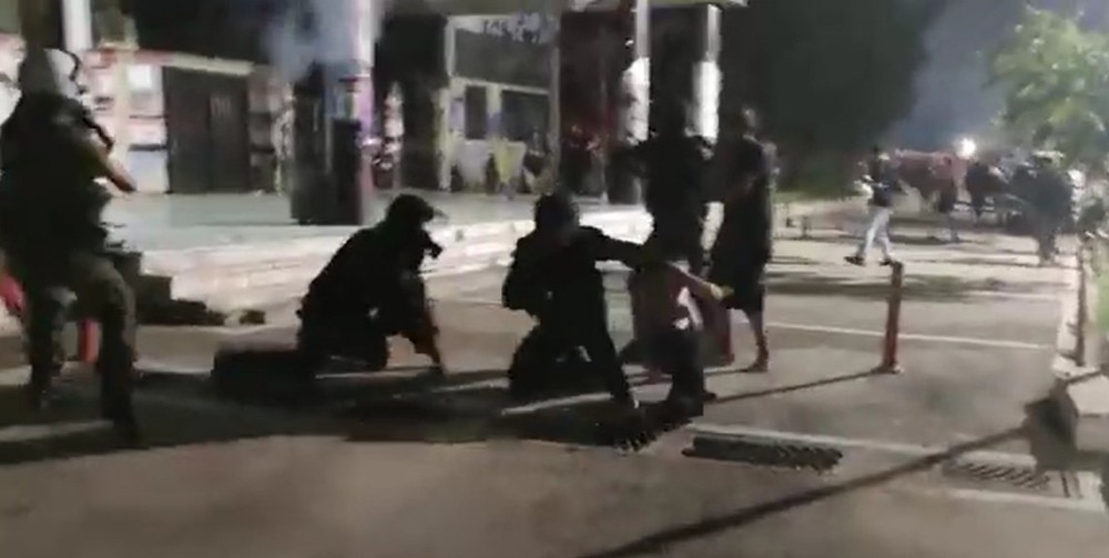 Μία σύλληψη και τέσσερις προσαγωγές στα επεισόδια φοιτητών με ΜΑΤ στη Θεσσαλονίκης (Βίντεο)