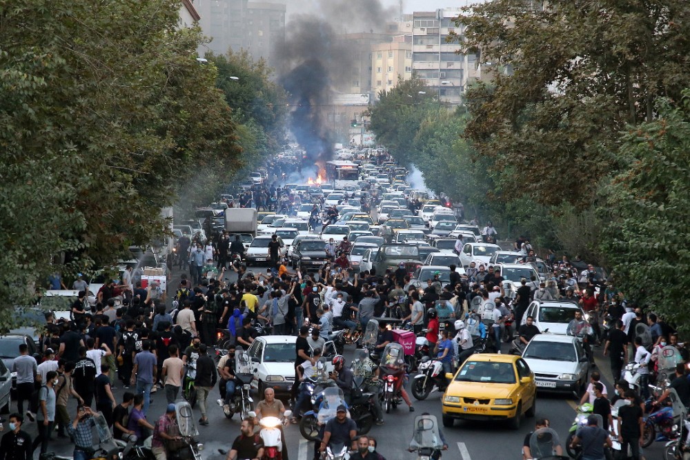 Ιράν: &#8220;Λάδι στη φωτιά&#8221; οι δηλώσεις του προέδρου για τον θάνατο της Μαχσά