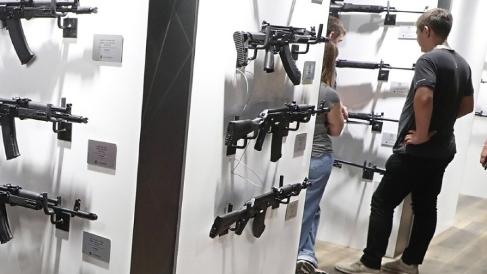 Πωλήσεις-ρεκόρ το 2022 για τη βιομηχανία όπλων Καλάσνικοφ