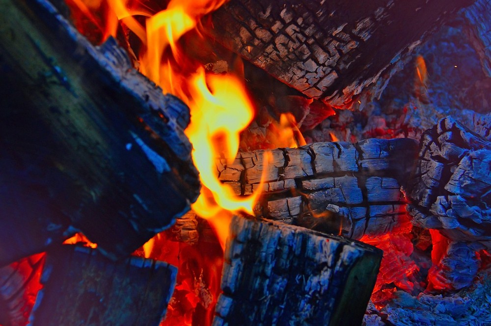 Εξαντλήθηκαν οι ξυλόσομπες οι φούρνοι που καίνε ξύλα στην Ευρώπη&#33;