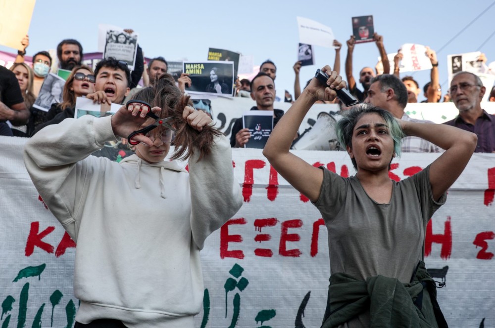 Διαδήλωση για τη Μαχσά Αμινί στο Σύνταγμα (Φωτογραφίες)