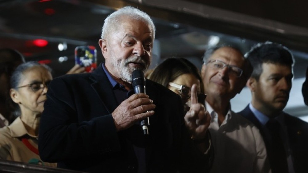 Εκλογές στη Βραζιλία: Προηγείται ο Λούλα-Τεταμένος δεύτερος γύρος εν όψει