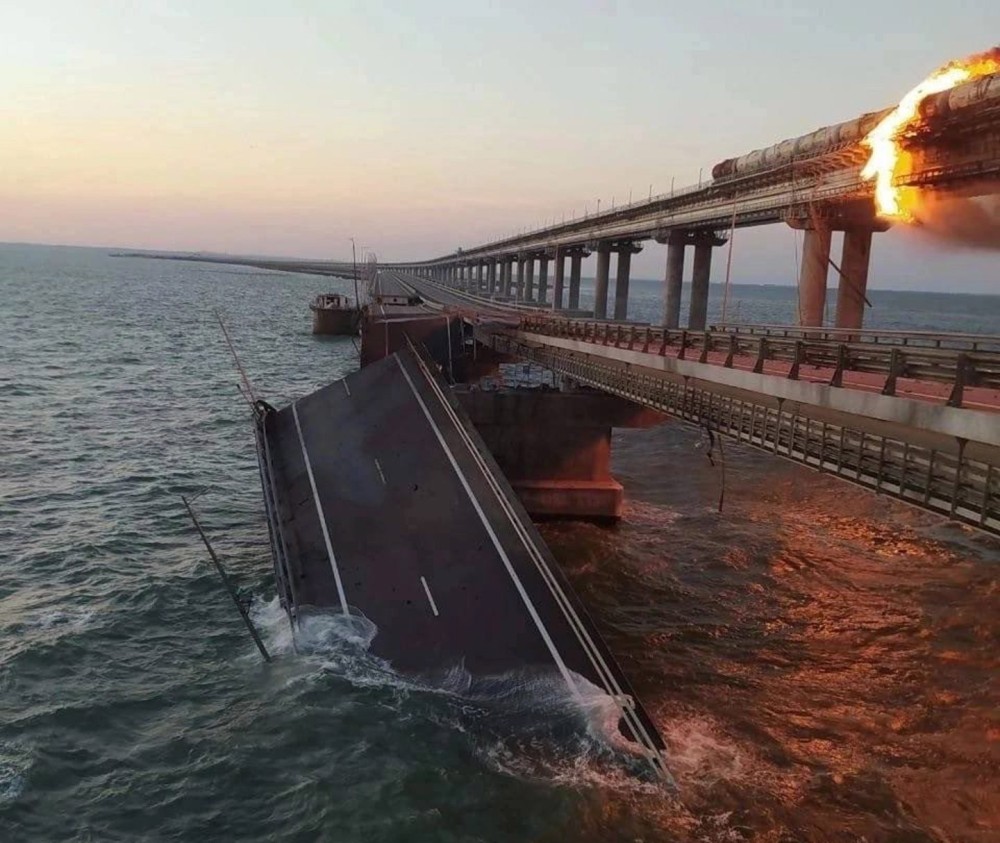 Guardian: Ίσως αντεπιτεθεί η Ρωσία μετά την έκρηξη στη γέφυρα στην Κριμαία