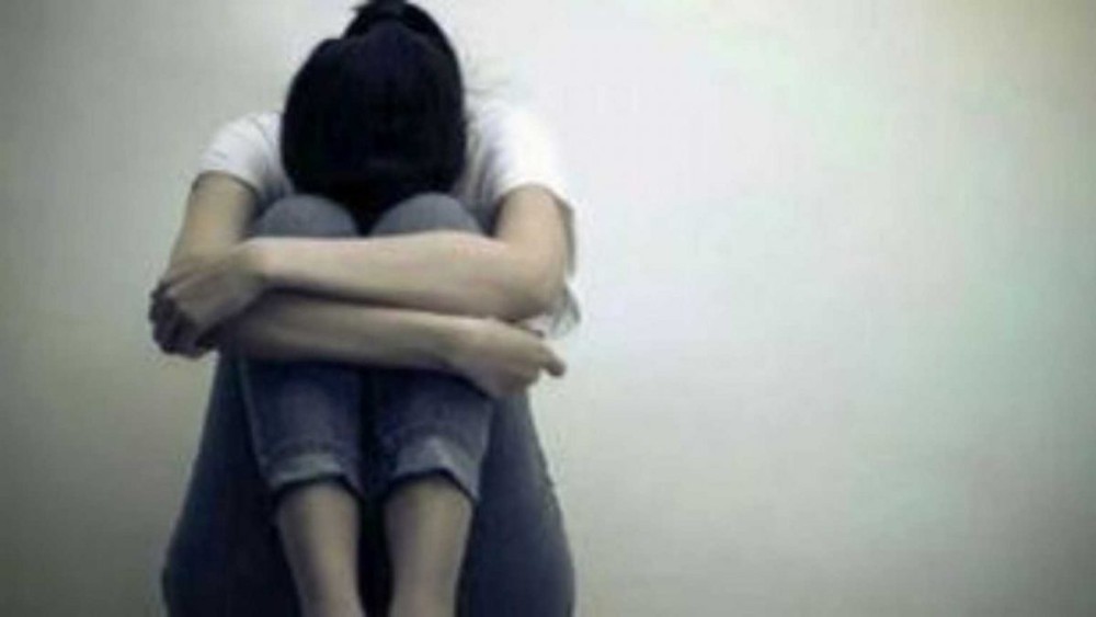 Σύλληψη 54χρονου στον Πειραιά για τον βιασμό της 14χρονης κόρης του από την ηλικία των 11 ετών&#33;