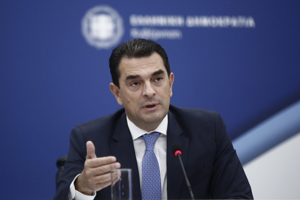 Κώστας Σκρέκας κατά ΣΥΡΙΖΑ: Θα εισπράξουμε -σας αρέσει, δεν σας αρέσει- τα υπερκέρδη των εταιρειών ενέργειας