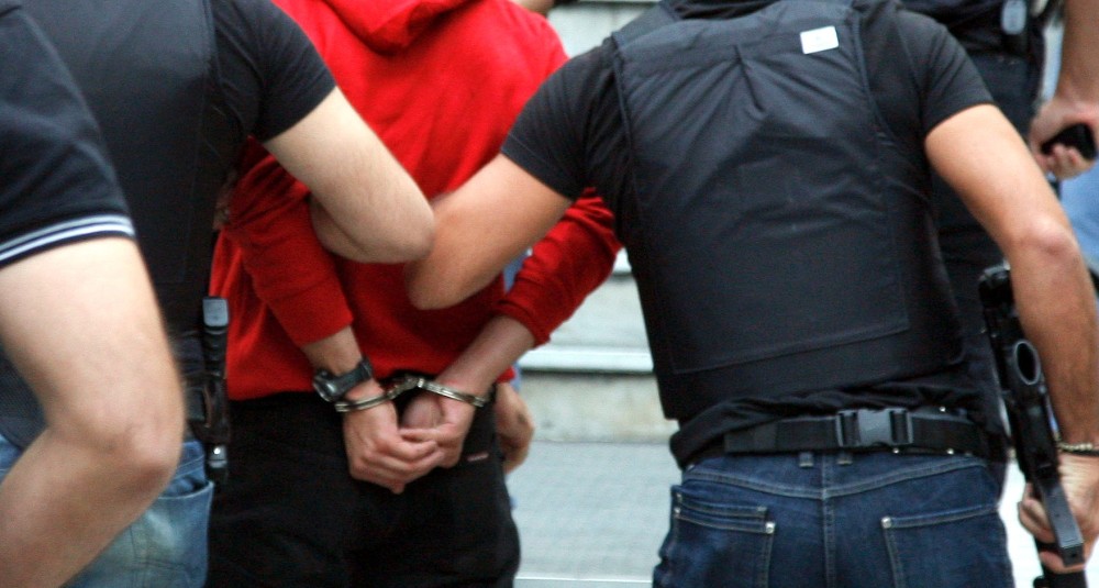 Σύλληψη 25χρονου που λήστευε ανήλικους με τη χρήση βίας