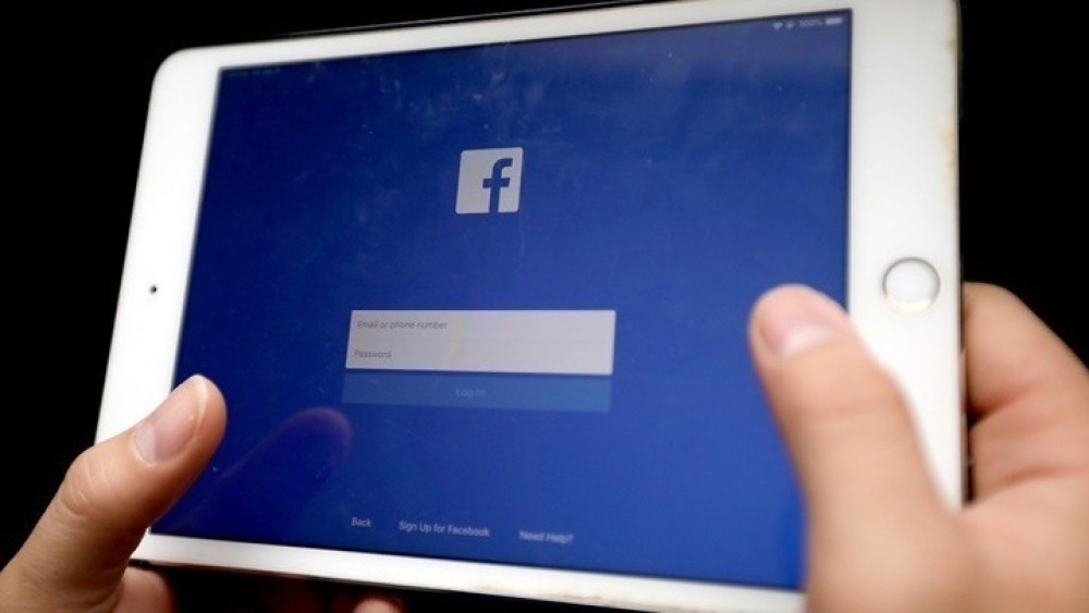 Η Facebook παραδέχεται πιθανή παραβίαση κωδικών για ένα εκατομμύριο χρήστες της