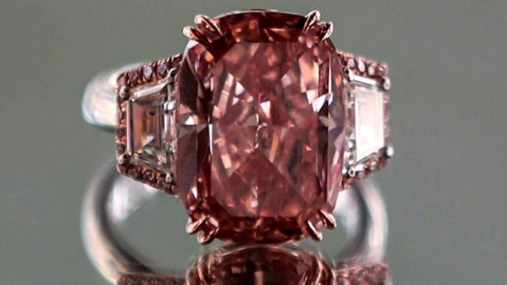 Σπάνιο ροζ διαμάντι  πουλήθηκε  σχεδόν 58 εκατ. δολάρια