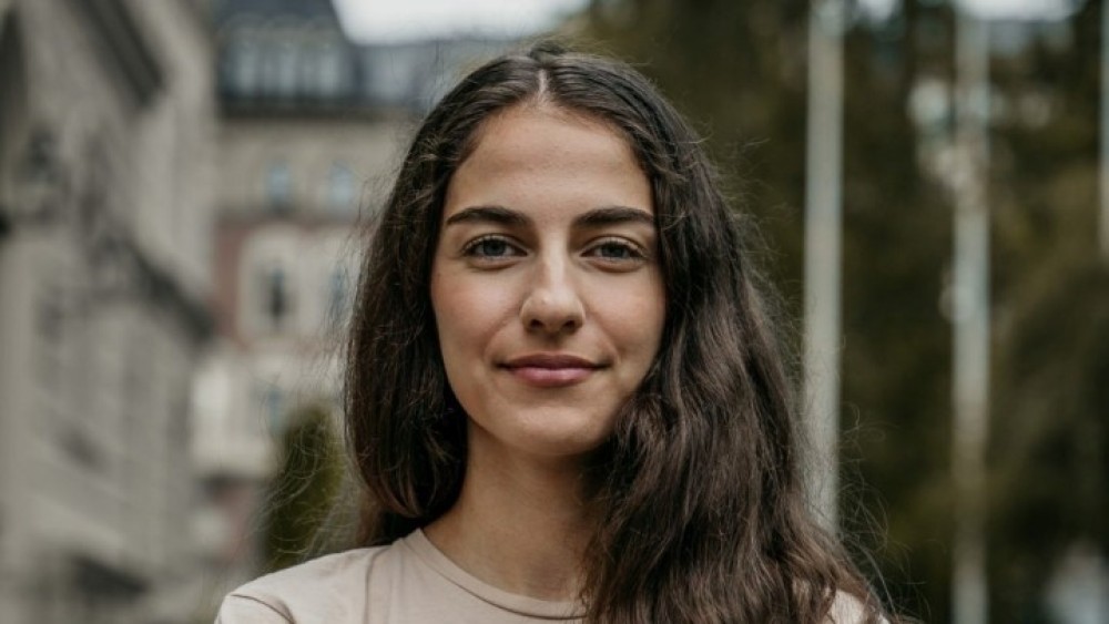 Σουηδία: Η 26χρονη Ρομίνα Πουρμοχταρί ιρανικής καταγωγής, η νέα υπουργός Κλίματος και Περιβάλλοντος