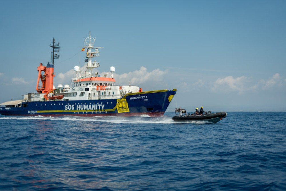 Ιταλία: Επέτρεψε να προσεγγίσει στην  Κατάνη  γερμανικό πλοίο με μετανάστες