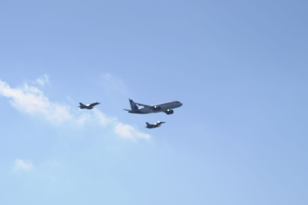 Εντυπωσιακή επίδειξη της Πολεμικής Αεροπορίας στον Φλοίσβο