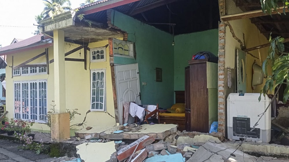 Ινδονησία: Στους 62 οι νεκροί από τον σεισμό των 5,6 Ρίχτερ