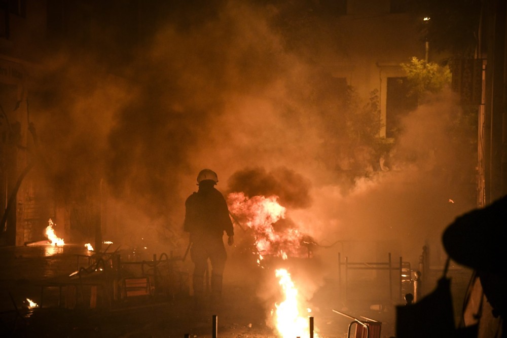 Πέντε συλλήψεις και 87 προσαγωγές για τα επεισόδια μετά την πορεία του Πολυτεχνείου στη Θεσσαλονίκη