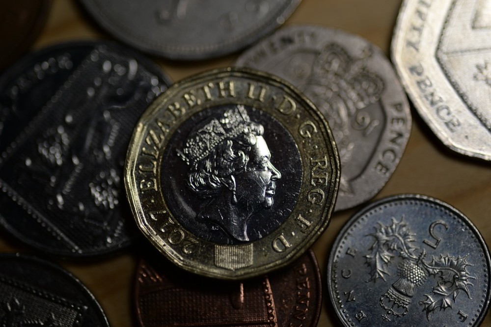 Η Βρετανία σε ύφεση &#8211; «Σκληρός» προϋπολογισμός με 55 δις σε αυξήσεις φόρων, μειώσεις κρατικών δαπανών