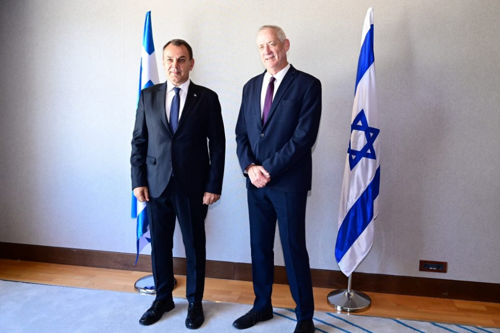 Στην Ελλάδα ο Ισραηλινός υπουργός Άμυνας &#8211; Συνάντηση με Νίκο Παναγιωτόπουλο