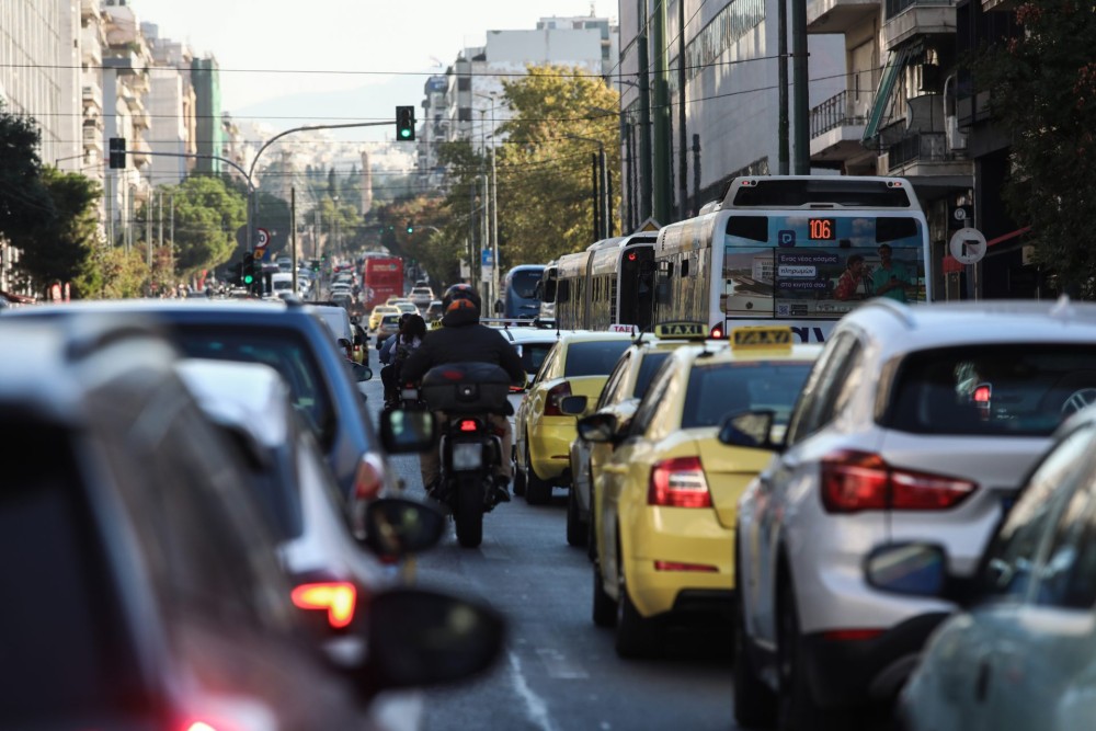Αδειάζει η Αθήνα από φορτηγά-Τι προτείνεται
