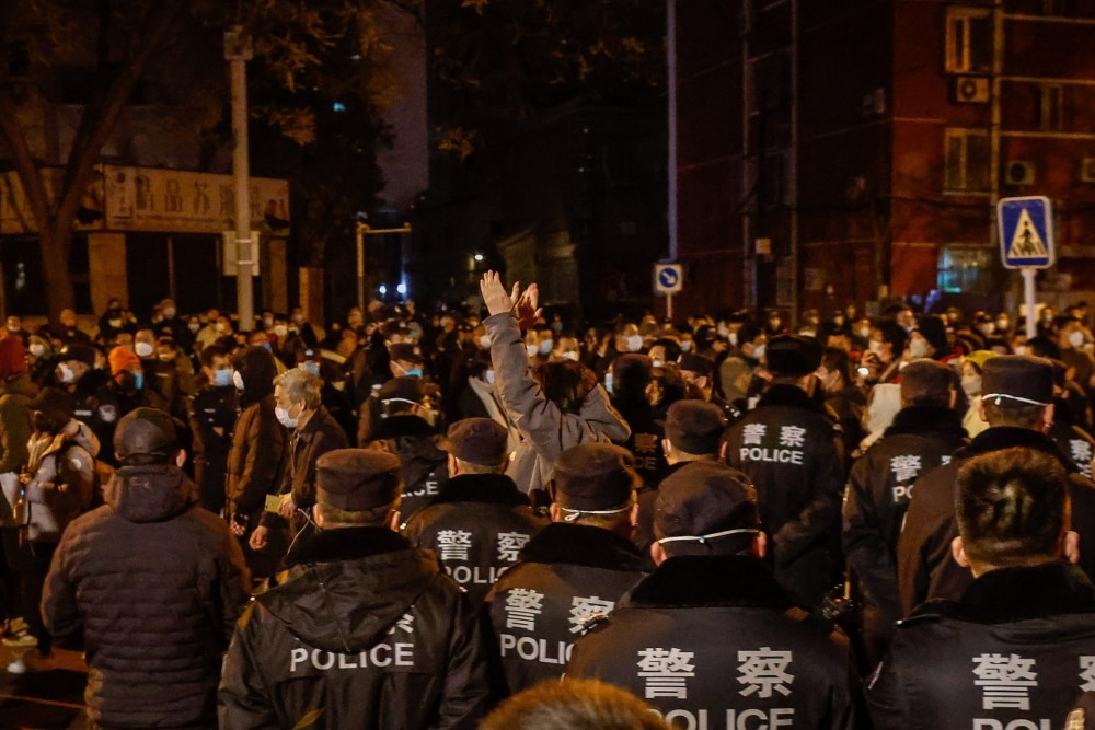 Διαδηλώσεις στην Κίνα: Σύλληψη δημοσιογράφου καταγγέλλει το BBC