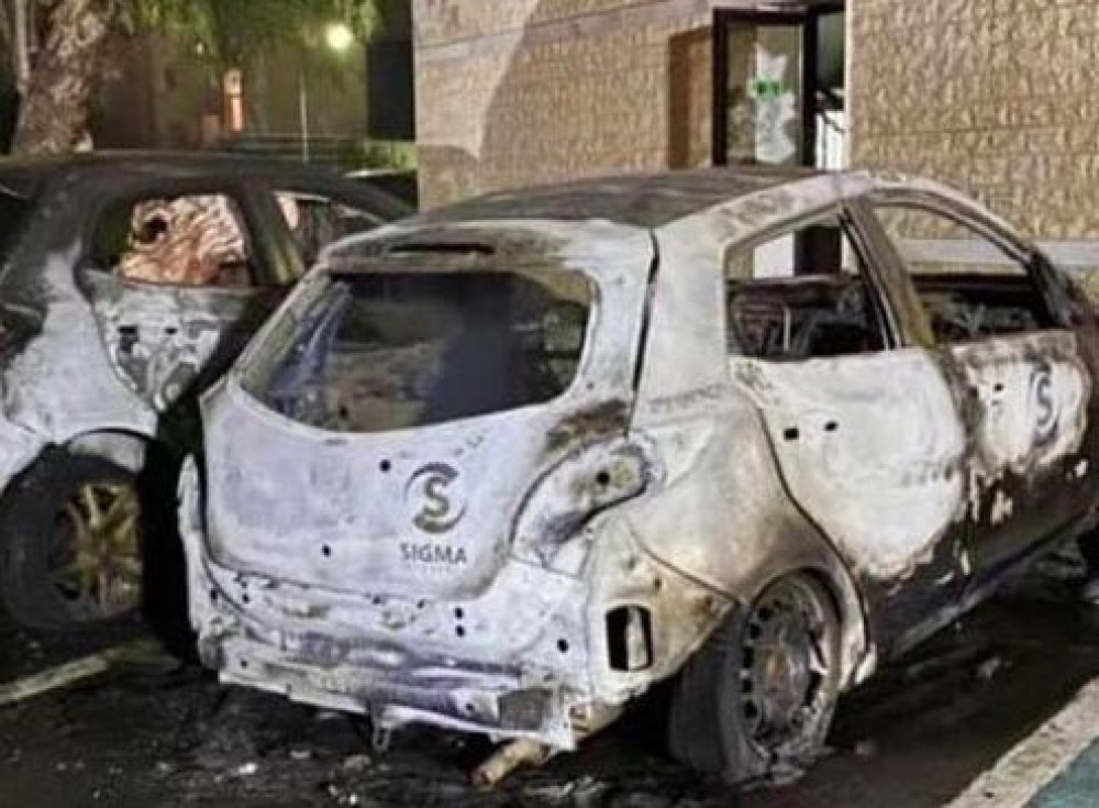 Άγνωστοι πυρπόλησαν τα ξημερώματα αυτοκίνητο στου Παπάγου &#8211; Ιδιοκτήτης υπάλληλος της Ιταλικής πρεσβείας