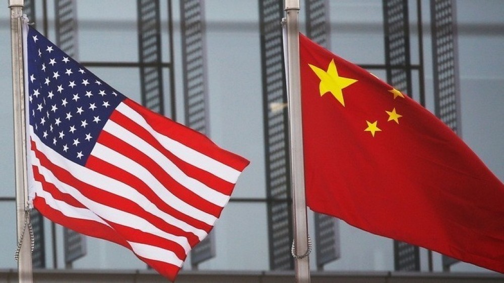 Η Κίνα ανακοινωσε ότι αναχαίτισε αμερικανικό καταδρομικό στη νότια σινική θάλασσα